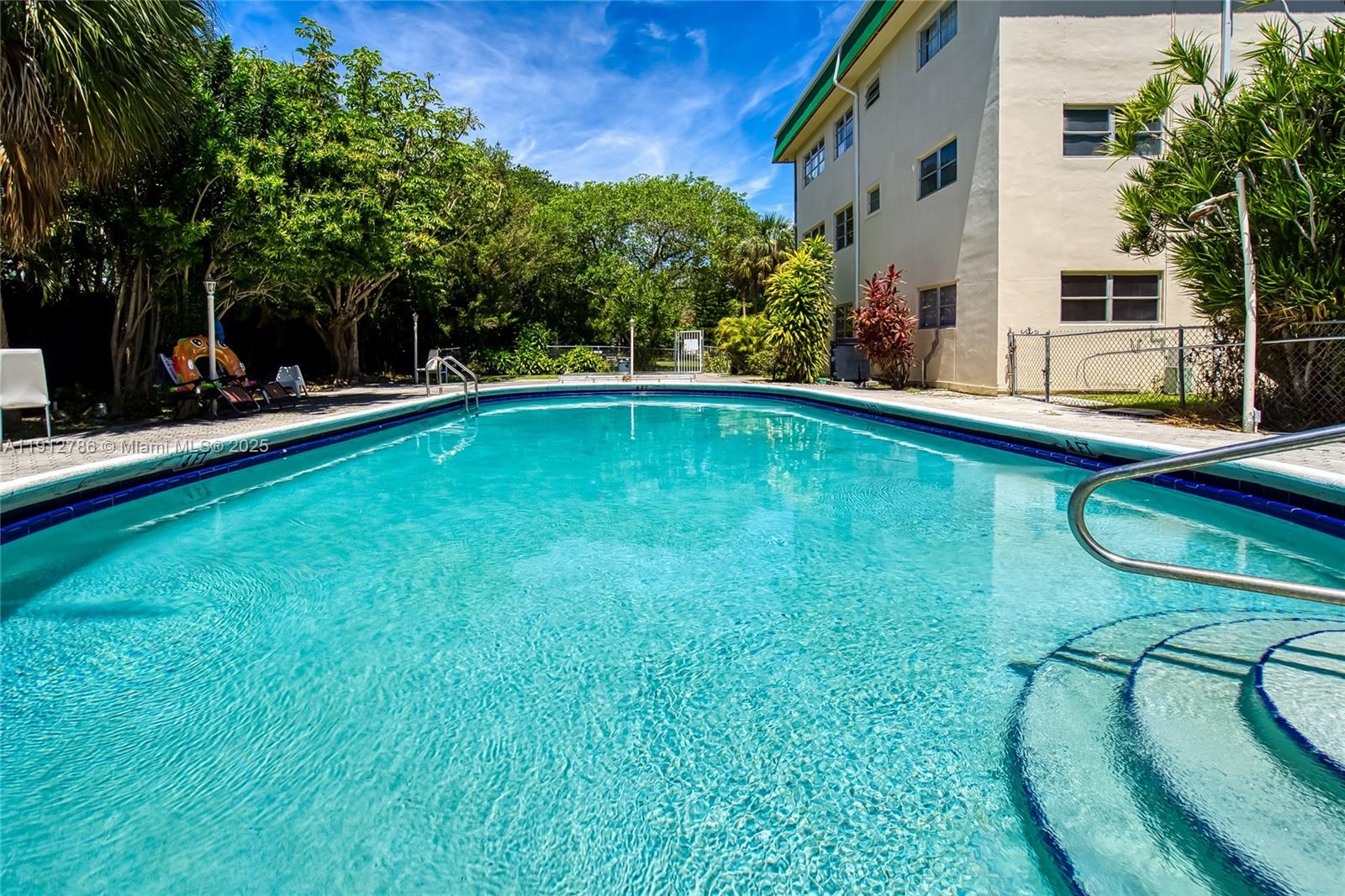 SEVENTEENTH GREEN CONDO - Residential