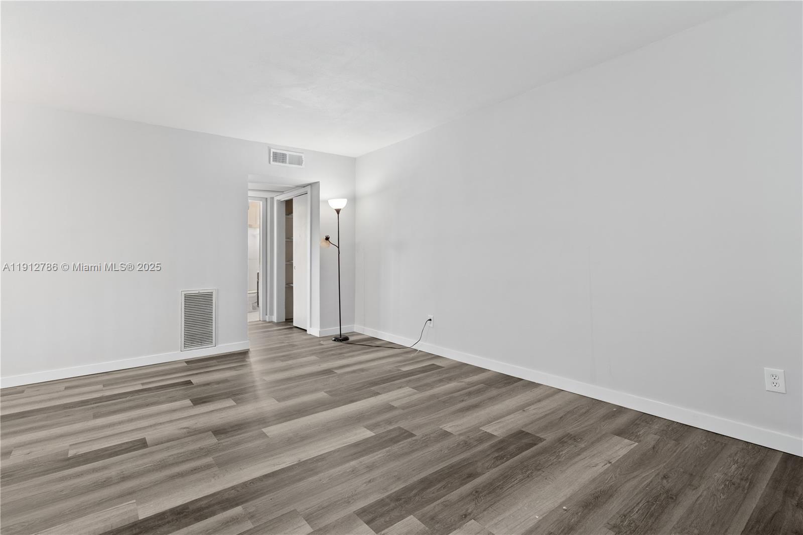 SEVENTEENTH GREEN CONDO - Residential