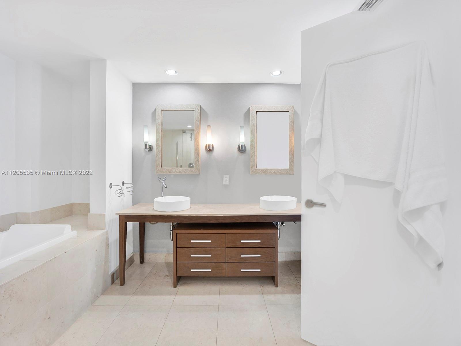ICONBRICKELL CONDO NO 1 - Residential Lease