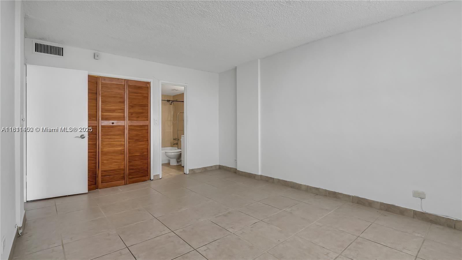 EASTERN SHORES WHITE HOUS - Residential