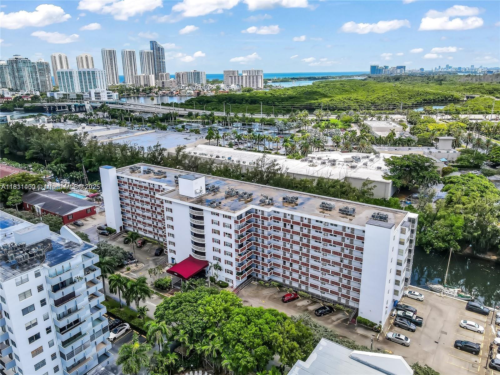 EASTERN SHORES WHITE HOUS - Residential