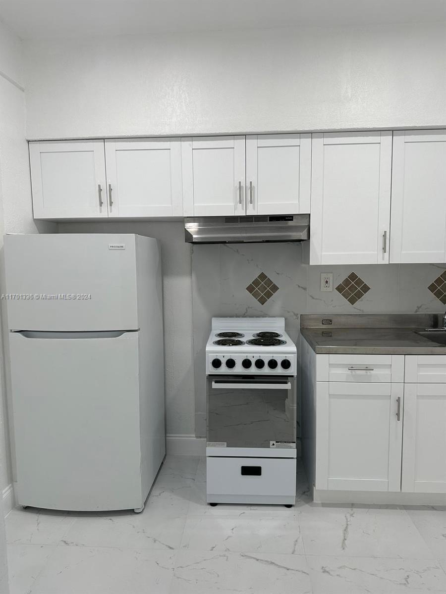 BEACH BAY SUB - Residential Lease