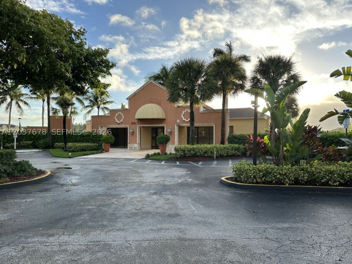 VILLAS AT LAKEVIEW - Residential