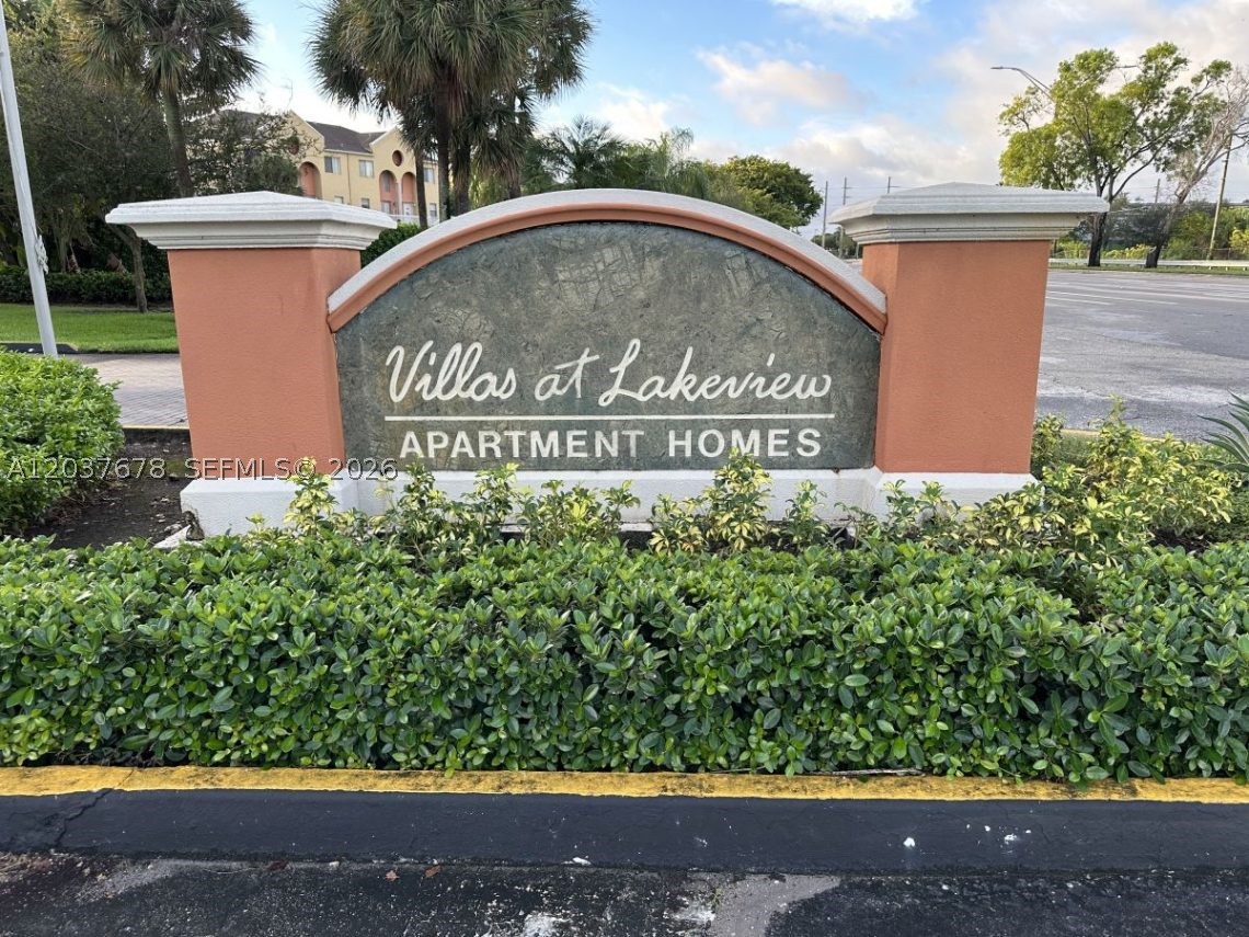 VILLAS AT LAKEVIEW - Residential