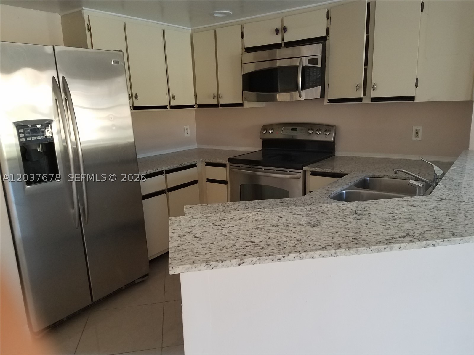 VILLAS AT LAKEVIEW - Residential