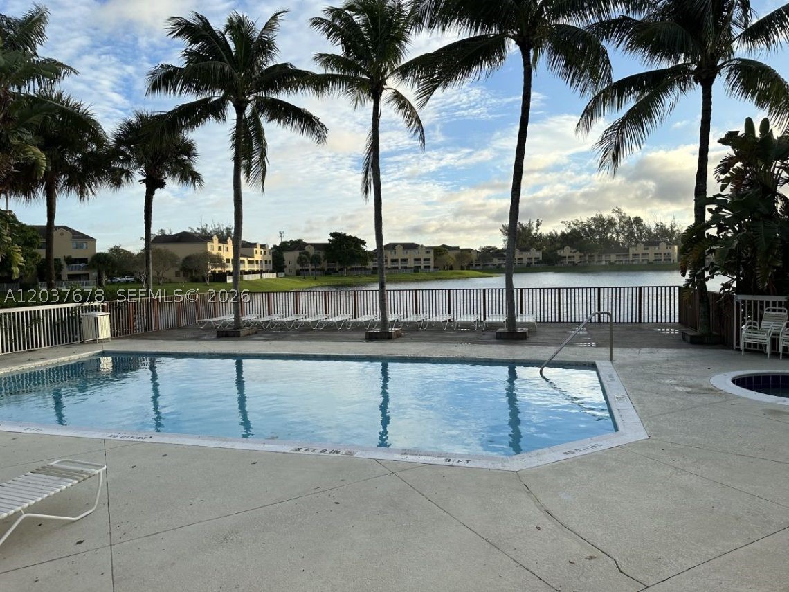 VILLAS AT LAKEVIEW - Residential