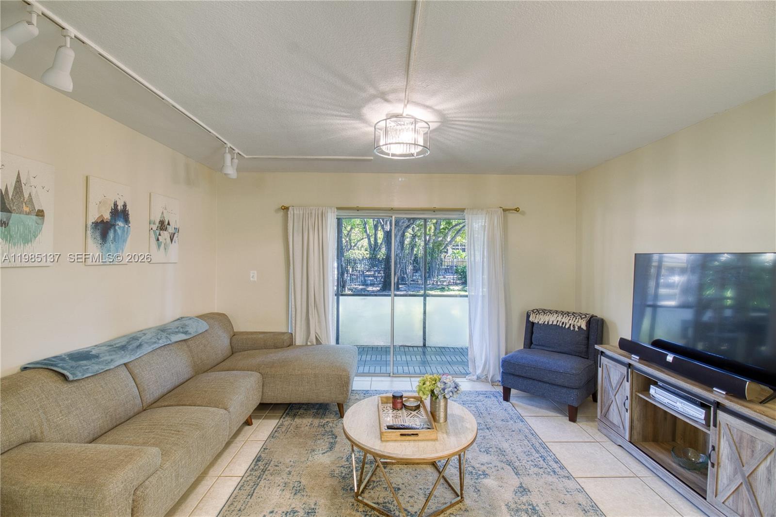 Lovely first-floor 2/1 condo in the peaceful Oakland Forest community in Oakland Park. Fantastic open-concept kitchen with granite countertops and a breakfast nook. The living room opens to the screened patio, perfect for morning coffee or evening drinks. FULL-SIZE WASHER & DRYER IN UNIT! The en suite bathroom has been tastefully updated and connects to the large primary bedroom with a walk-in closet. 2024 AC & 2021 water heater. Residents have access to a community pool, fitness center, tennis courts, and a scenic trail perfect for biking, jogging, or walking throughout Oakland Forest. Ideally situated near major roadways, shopping centers, restaurants, and just a short drive from the beach. Small pets under 20 lbs are permitted. Well-managed association. Special Assessment paid in full!