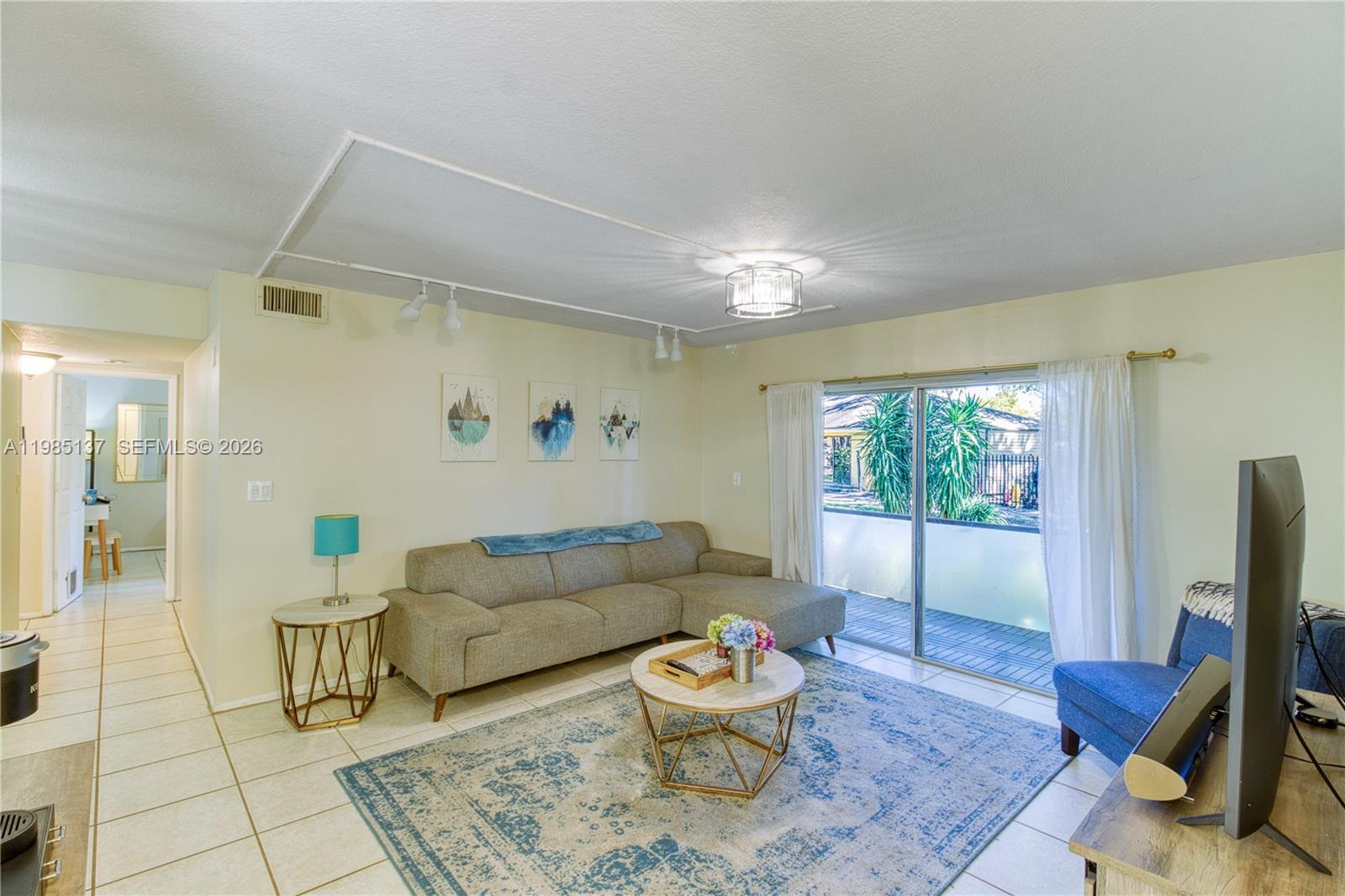 OAKLAND FOREST CLUB CONDO - Residential
