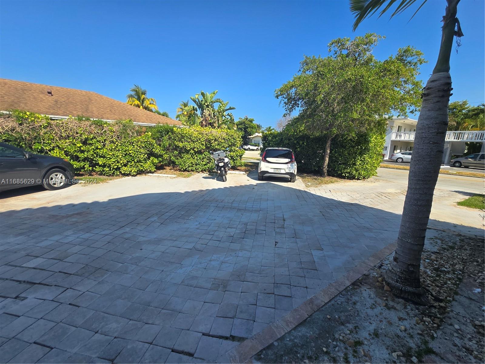 HOLLYWOOD - Residential Lease