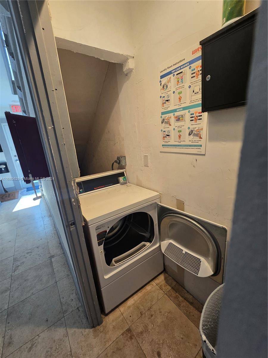 HOLLYWOOD - Residential Lease