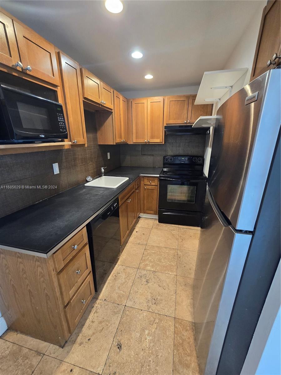 HOLLYWOOD - Residential Lease