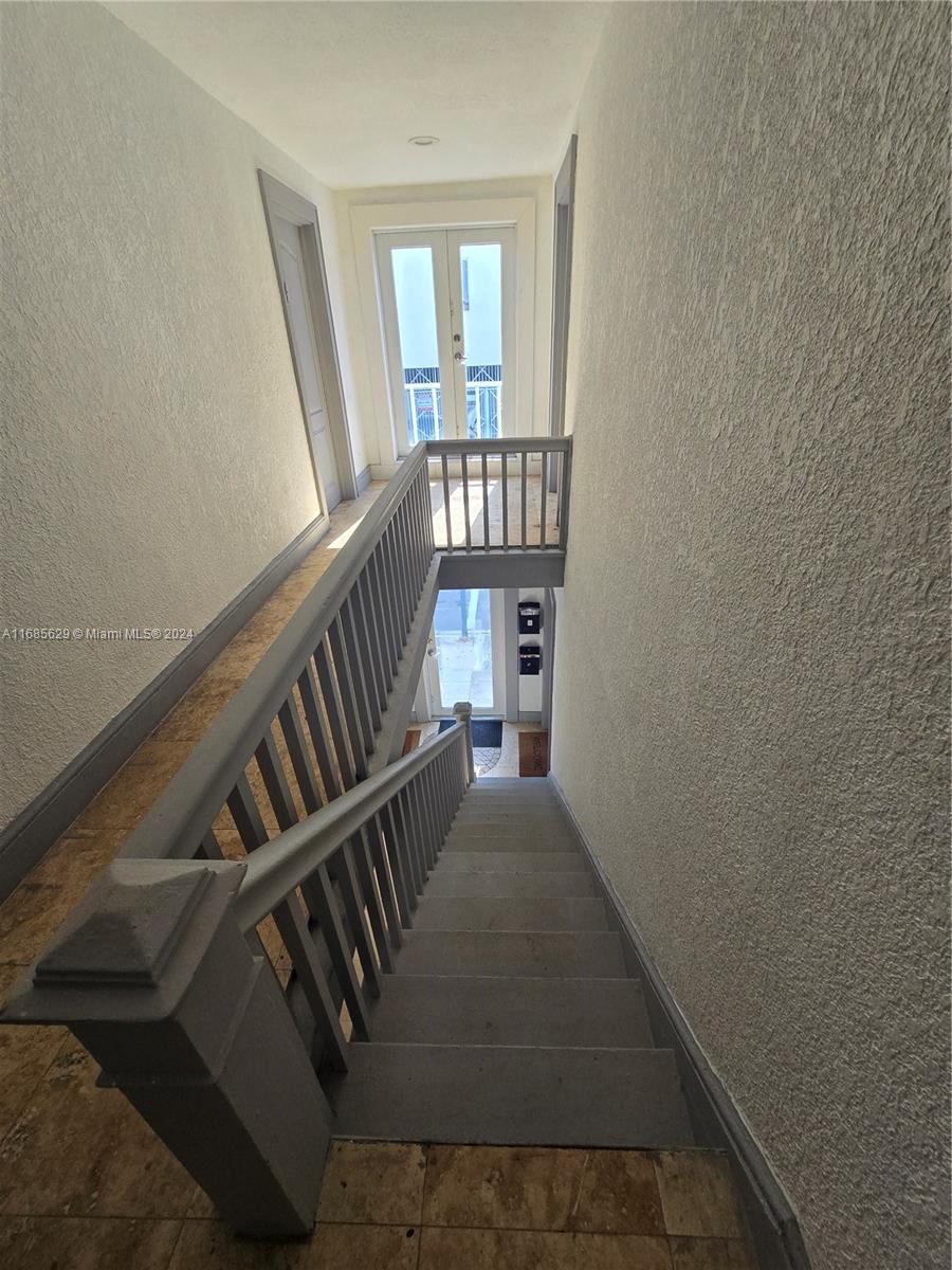 HOLLYWOOD - Residential Lease
