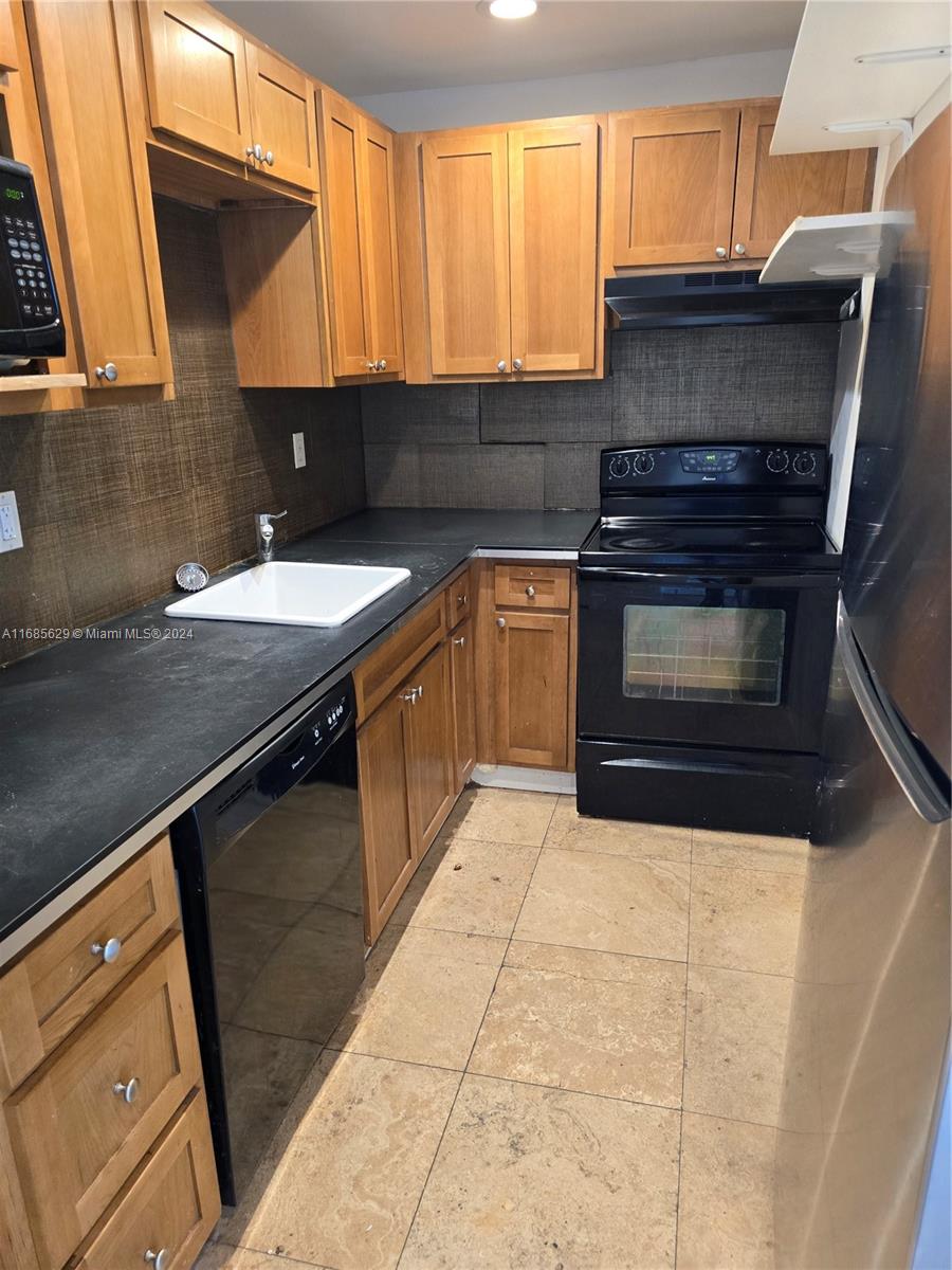 HOLLYWOOD - Residential Lease