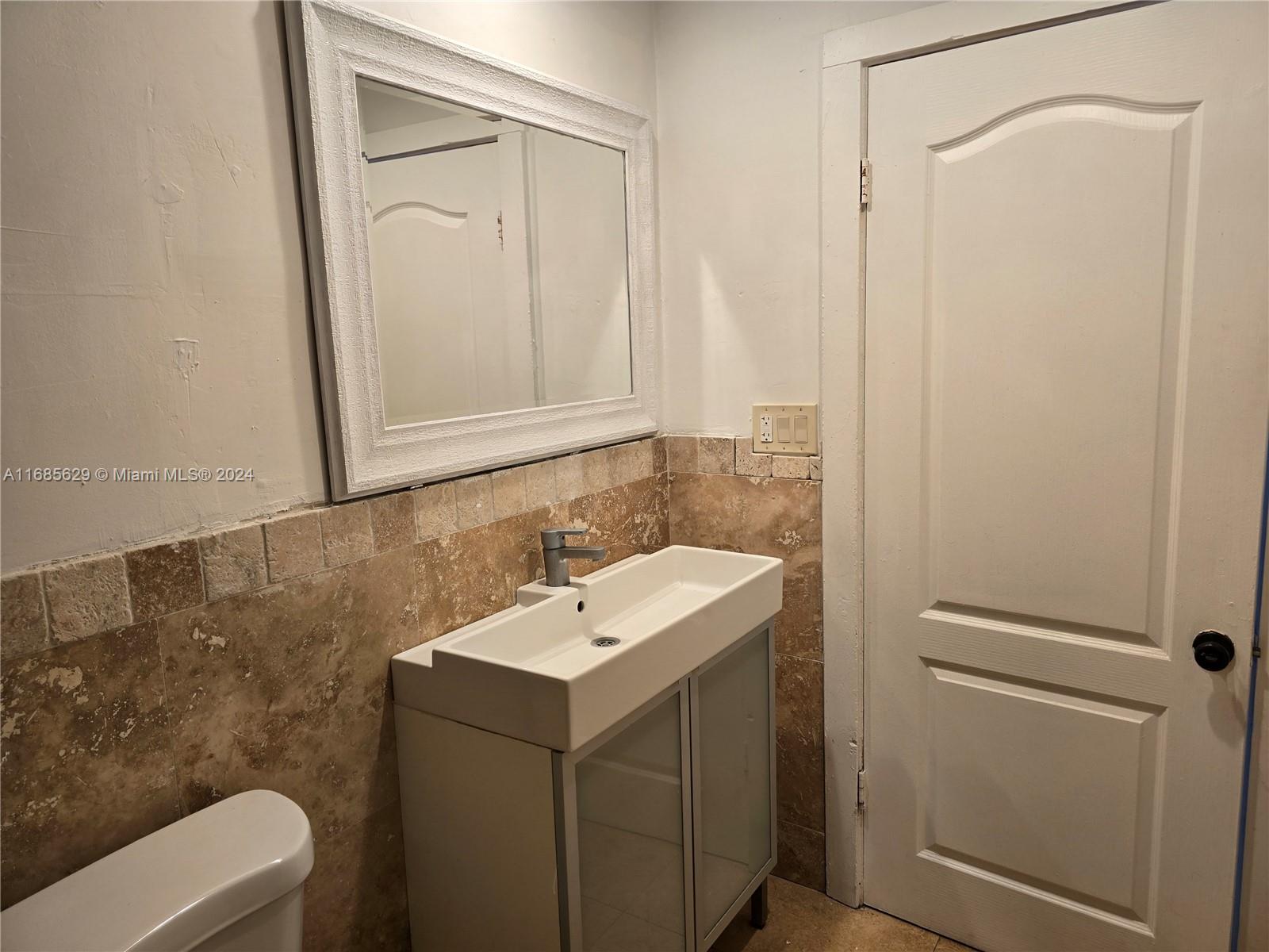 HOLLYWOOD - Residential Lease