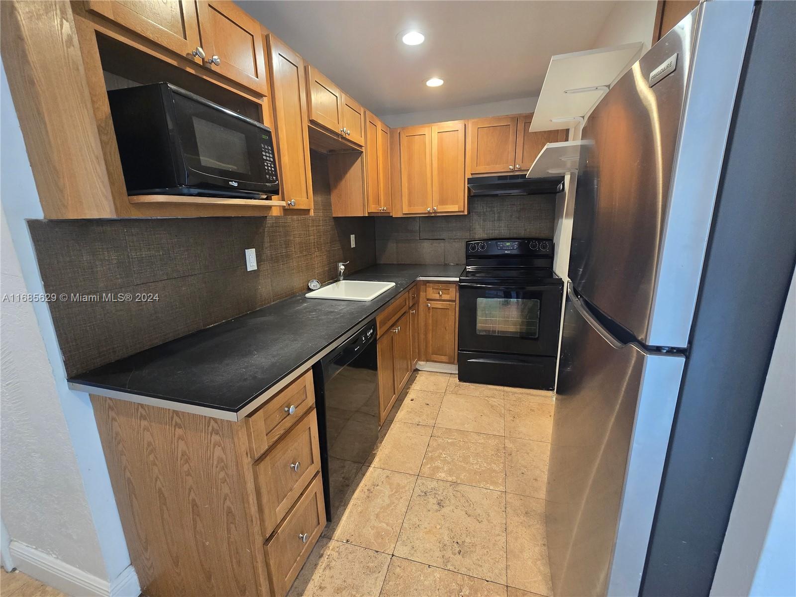 HOLLYWOOD - Residential Lease
