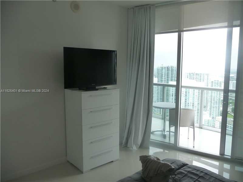 ICONBRICKELL CONDO NO 1 - Residential Lease