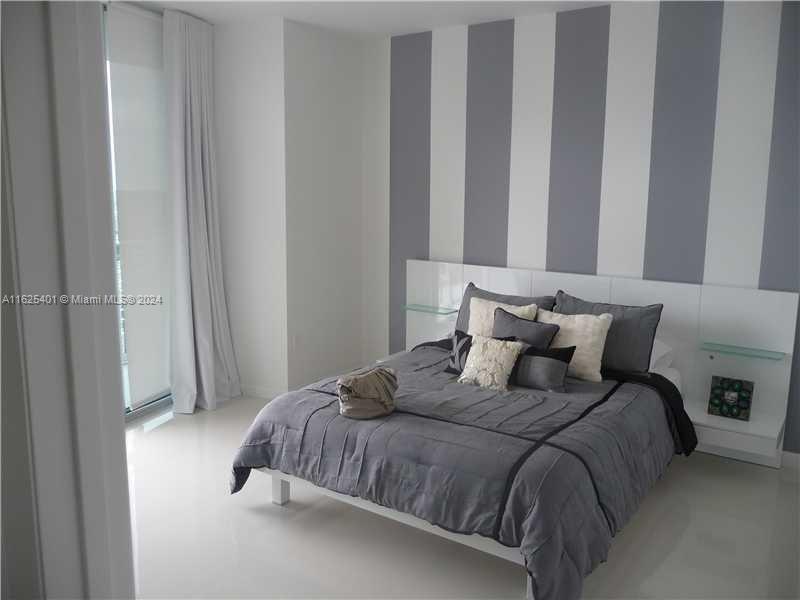 ICONBRICKELL CONDO NO 1 - Residential Lease