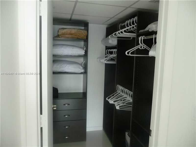 ICONBRICKELL CONDO NO 1 - Residential Lease