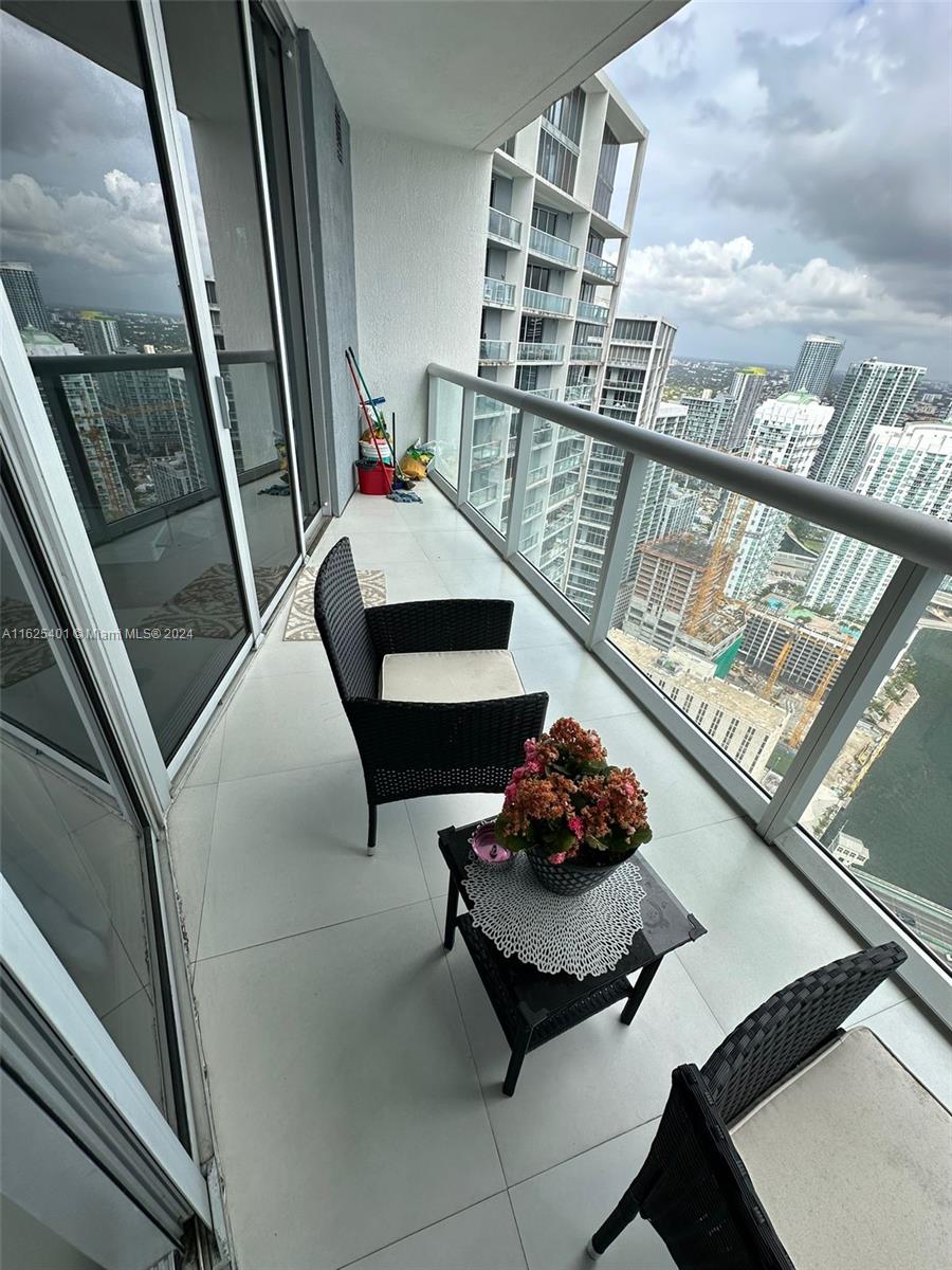 ICONBRICKELL CONDO NO 1 - Residential Lease