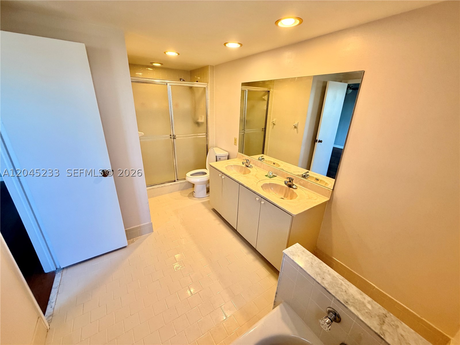 NOVA NORTH CONDOMINIUM 6 - Residential Lease