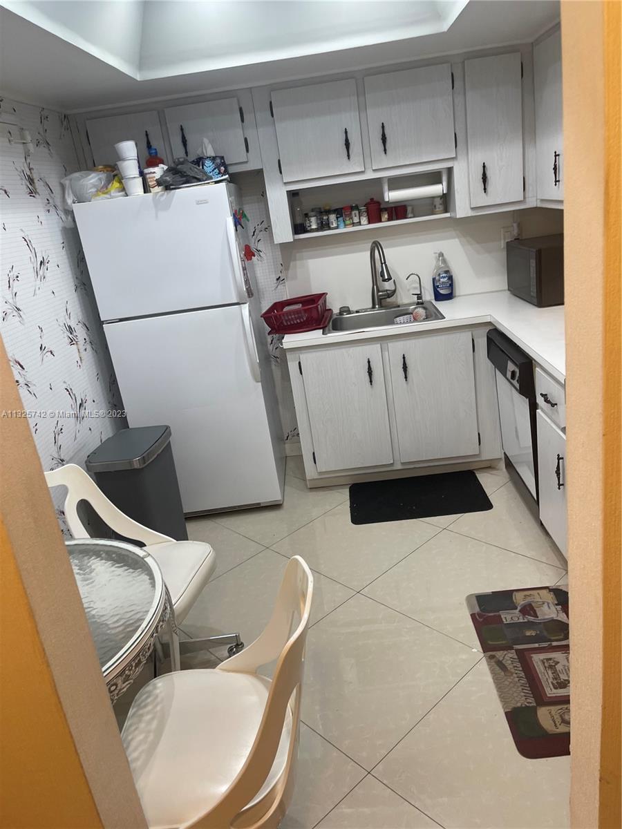 OLYMPUS CONDO PHASE - Residential