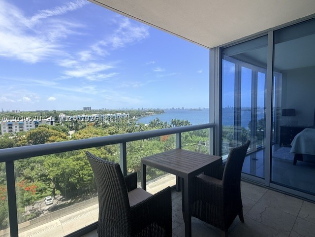 BLUE CONDO - Residential