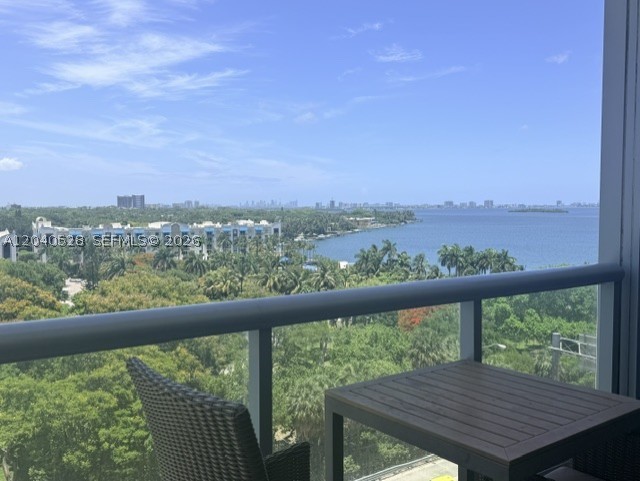 BLUE CONDO - Residential