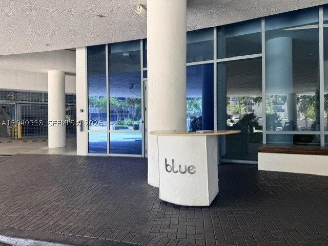 BLUE CONDO - Residential