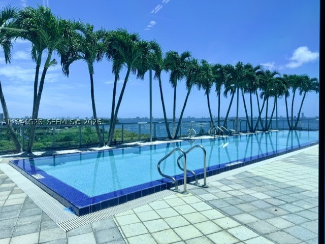 BLUE CONDO - Residential