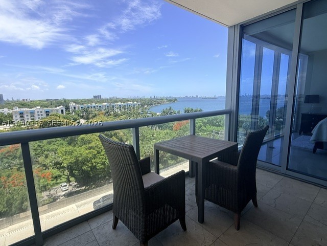 BLUE CONDO - Residential