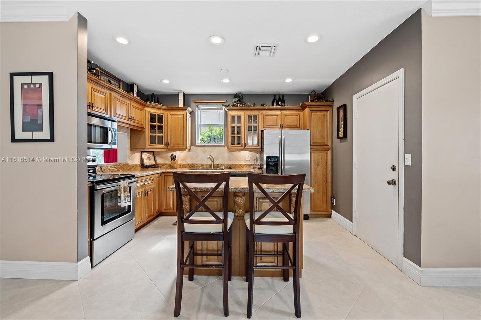 KENSINGTON MANOR - Residential Lease