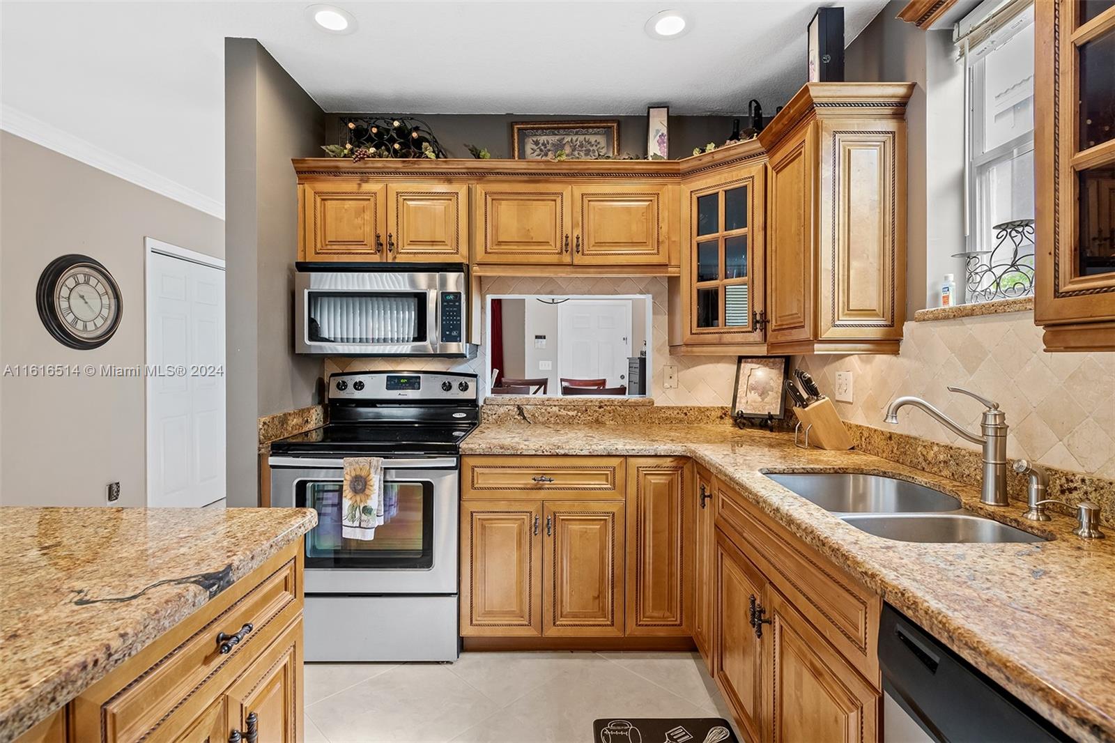 KENSINGTON MANOR - Residential Lease