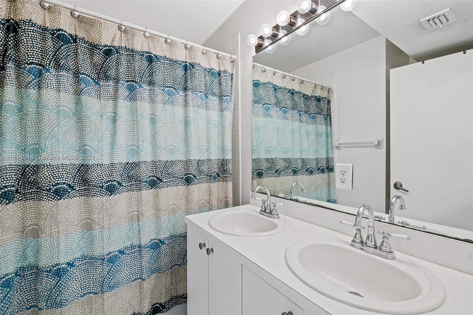 KENSINGTON MANOR - Residential Lease