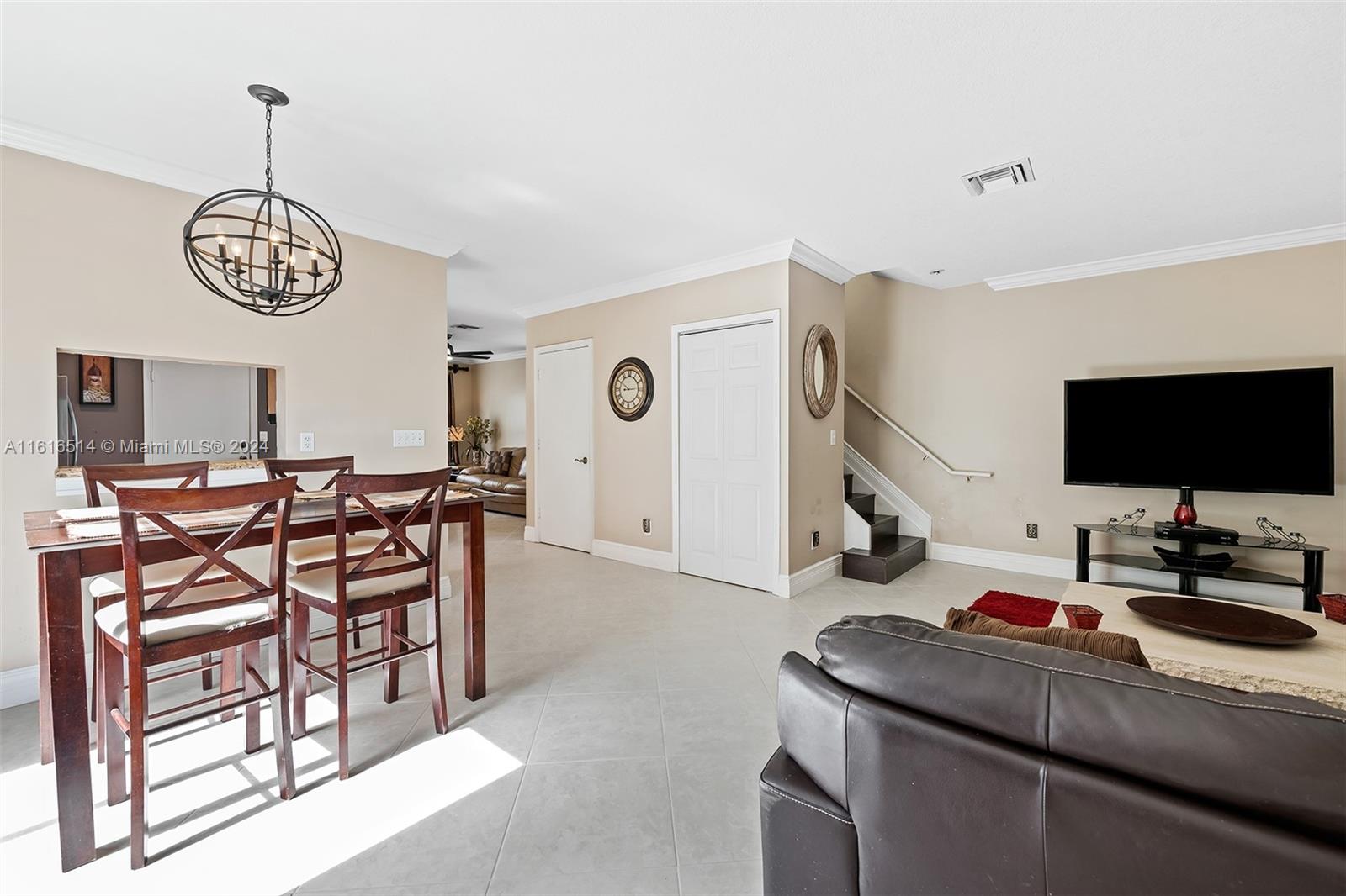KENSINGTON MANOR - Residential Lease