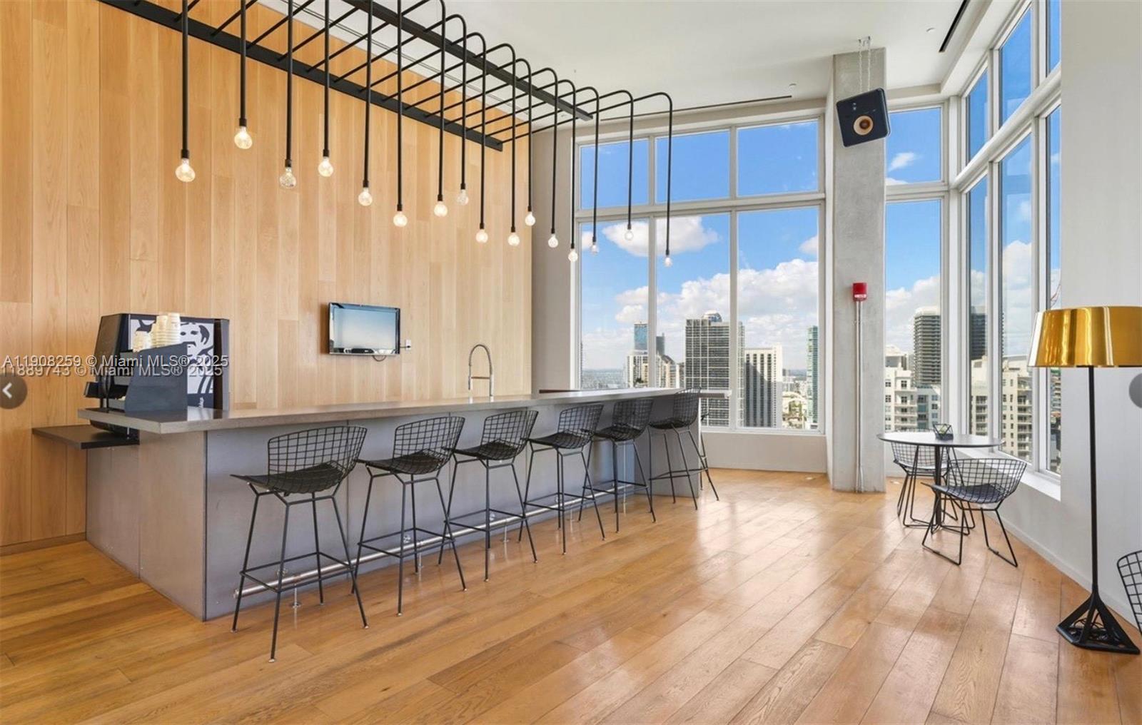 CENTRO CONDO - Residential