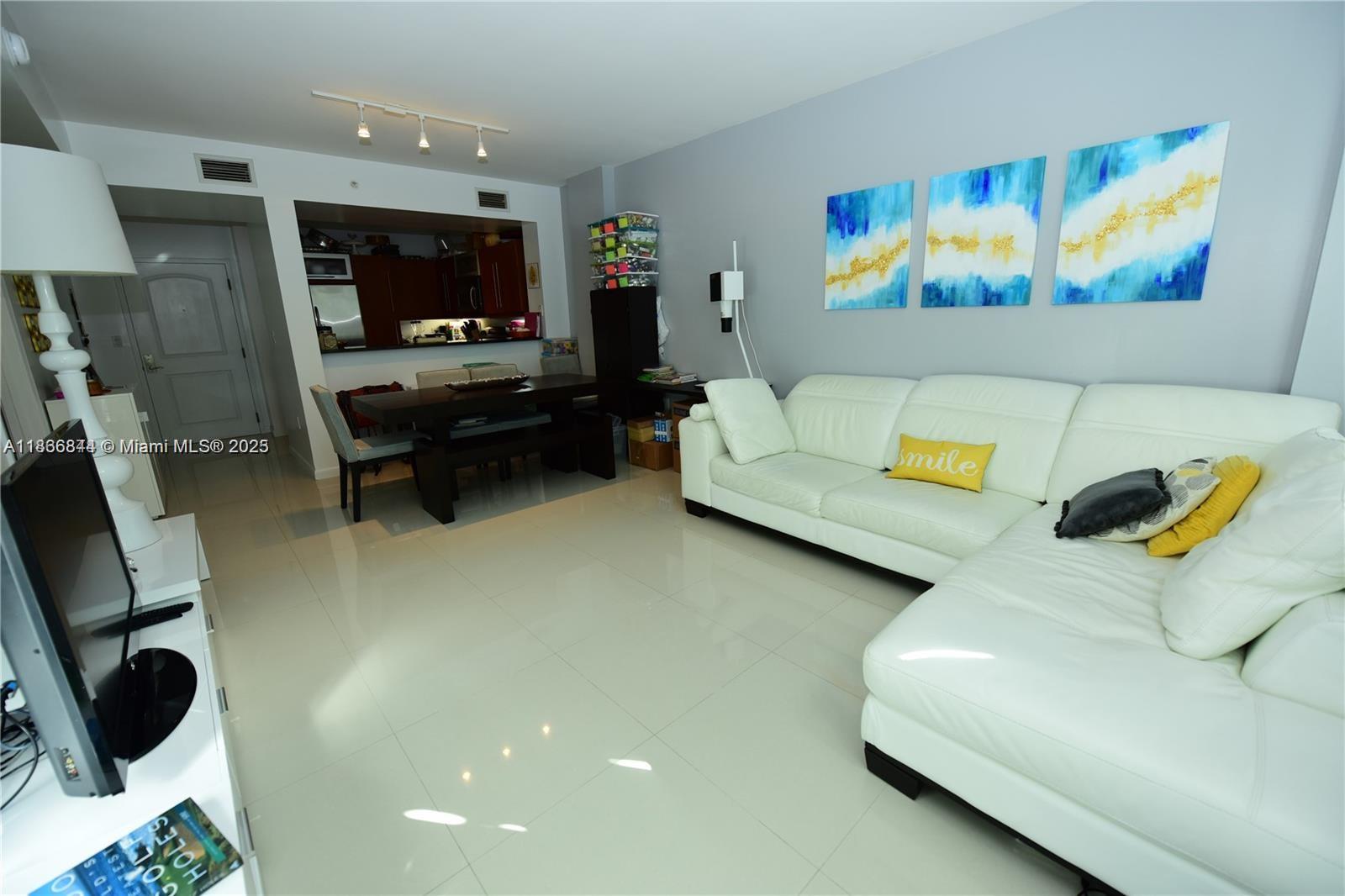 Very Quite & cozy 1/1 unit with Meditation garden view in Mint Conditions! Live in the center of it all right in front of Dadeland Mall, with easy access to public transportation, and walking distance to Bar and restaurants. The Building is very secure and has lots of amenities: pool deck, gym, sauna, clubhouse, meditation garden & concierge 24 Hrs. The unit features white porcelain floors, stainless-steel appliances, granite countertops, washer & dryer inside the unit. Very easy to show! Just bring your client!