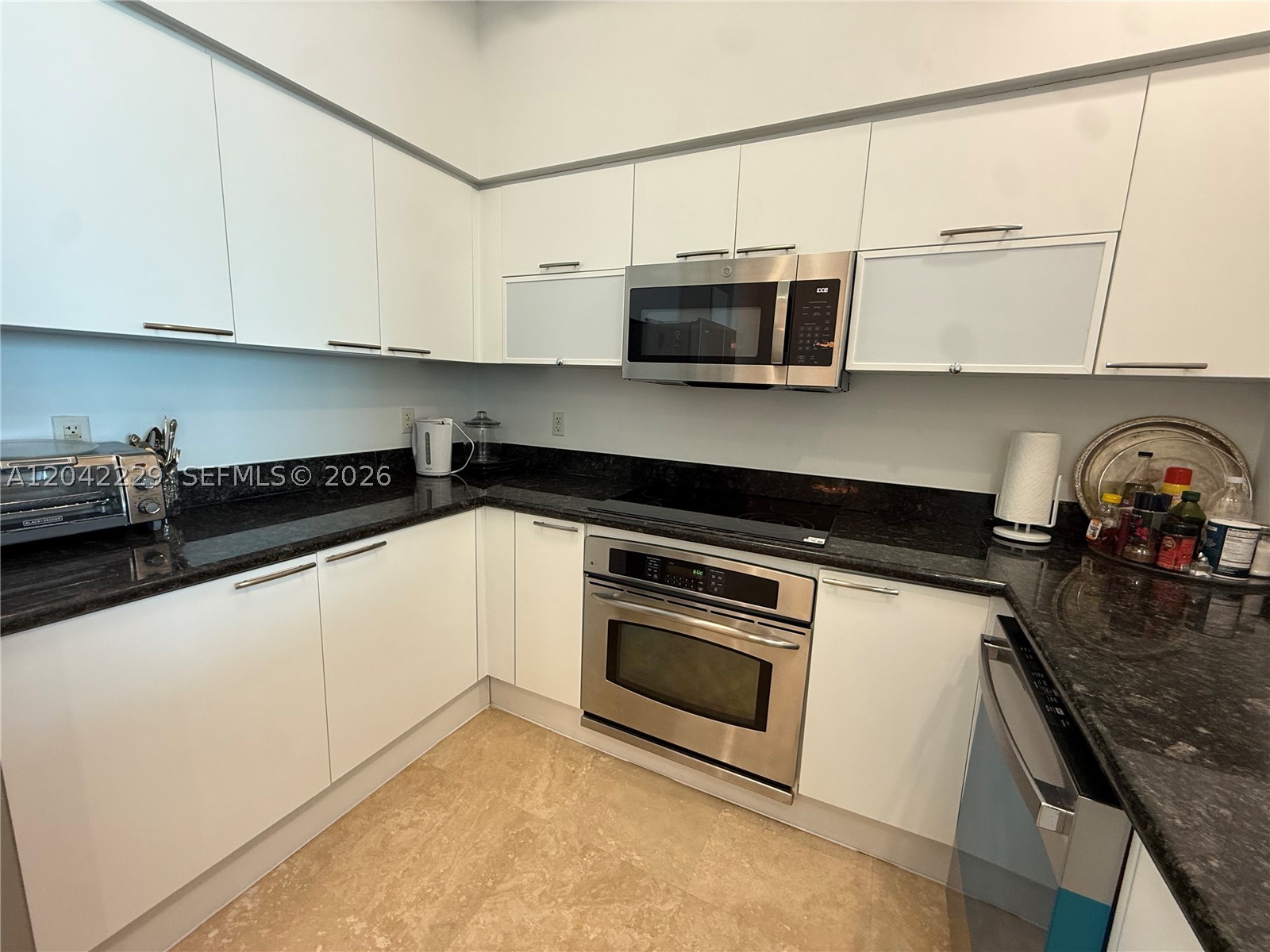THE OAKS I CONDO - Residential