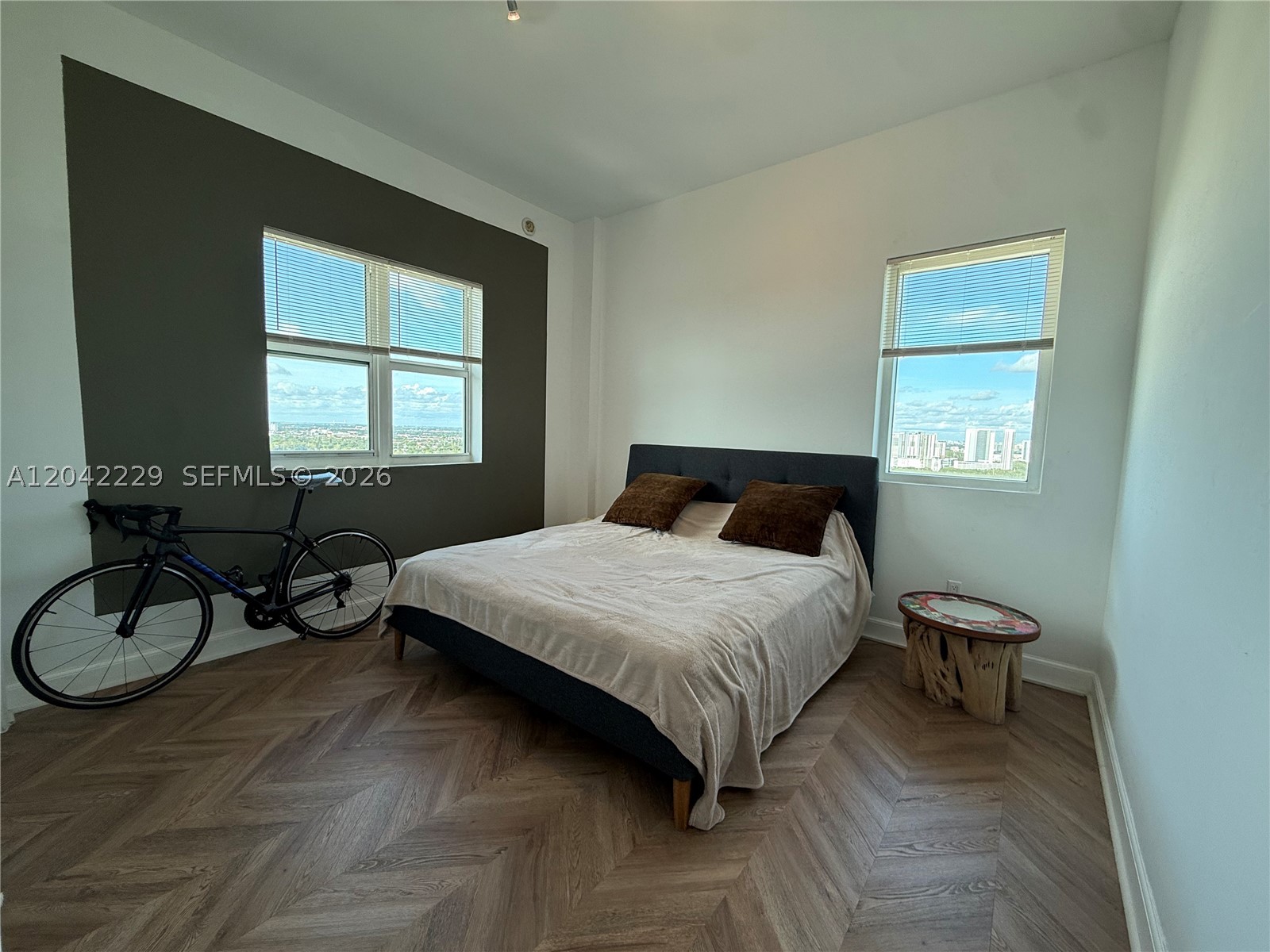 THE OAKS I CONDO - Residential