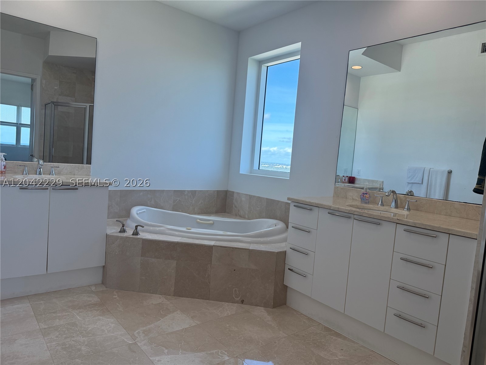 THE OAKS I CONDO - Residential