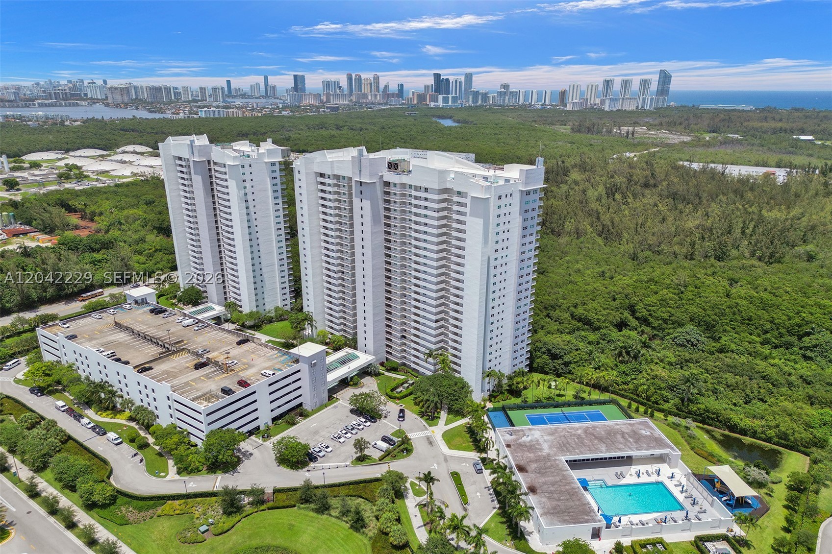 THE OAKS I CONDO - Residential