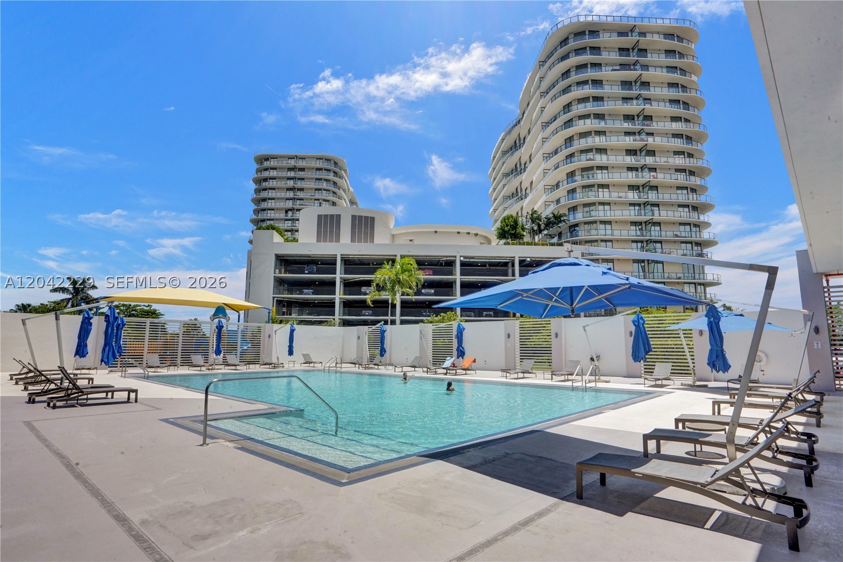 THE OAKS I CONDO - Residential