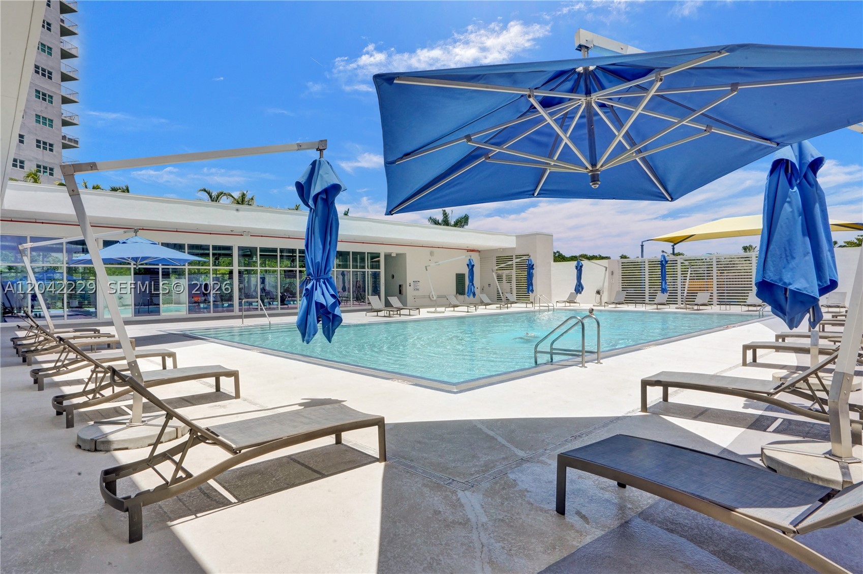 THE OAKS I CONDO - Residential