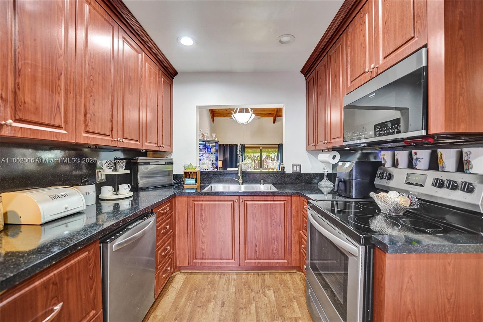 ARROWHEAD GOLF & TENNIS C - Residential