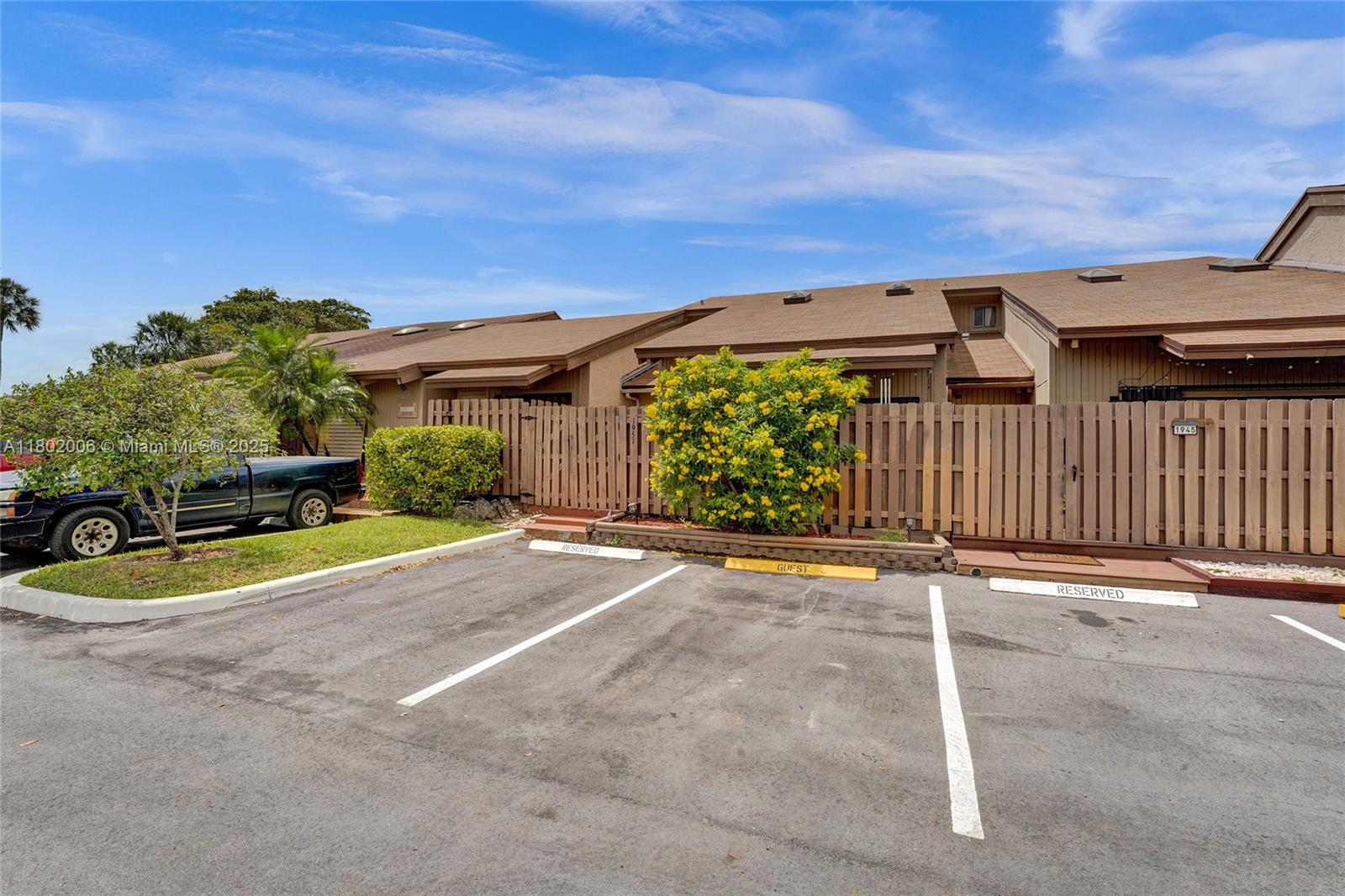 ARROWHEAD GOLF & TENNIS C - Residential