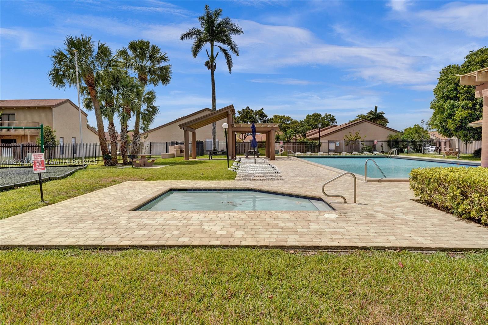 ARROWHEAD GOLF & TENNIS C - Residential
