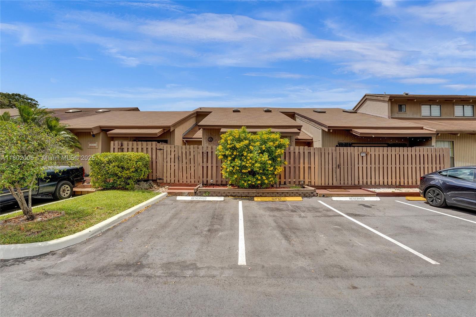 ARROWHEAD GOLF & TENNIS C - Residential
