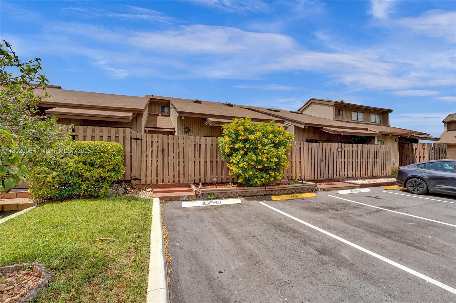 ARROWHEAD GOLF & TENNIS C - Residential