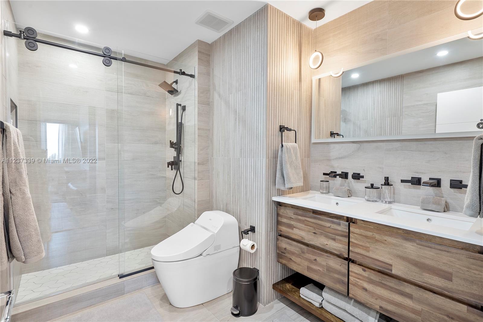 RONEY PALACE CONDO - Residential Lease