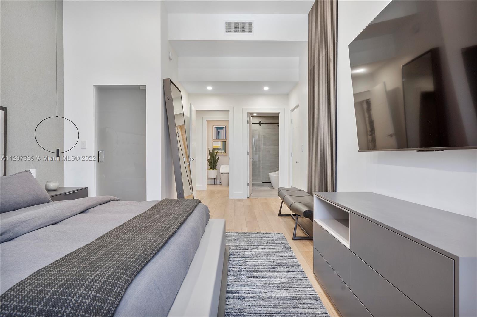 RONEY PALACE CONDO - Residential Lease