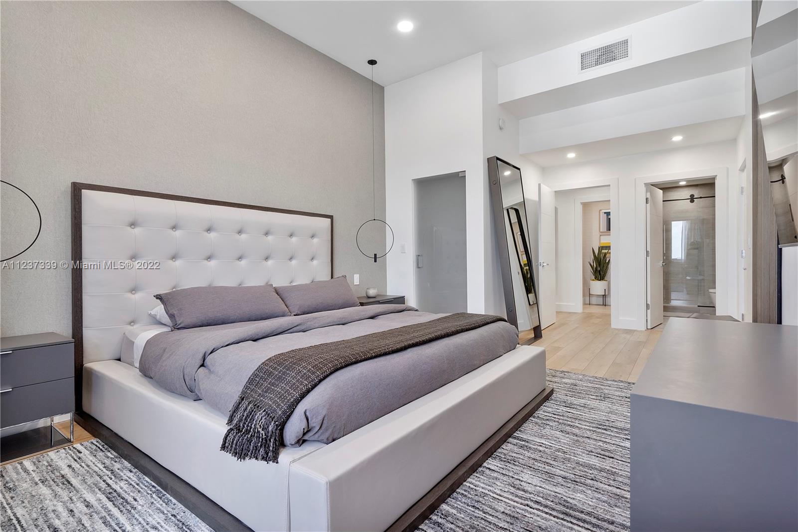 RONEY PALACE CONDO - Residential Lease